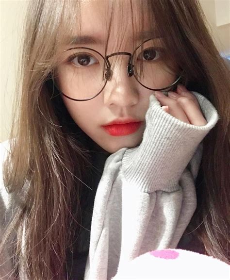 1 067 likes 7 comments 김예린 yerinxk on instagram ulzzang korean girl ulzzang glasses