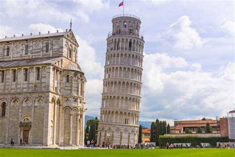8 Most Famous Landmarks In Italy Traveluto In 2020 Famous Landmarks