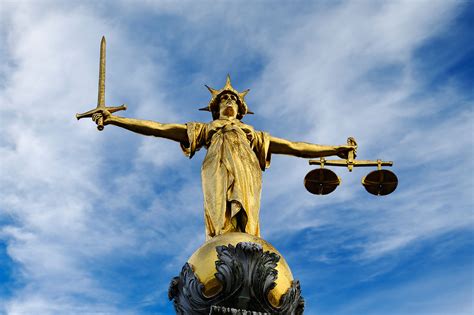 Old Bailey Statue Of Lady Justice Central Criminal Court London