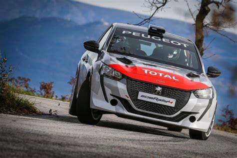 Novo Peugeot 208 Rally 4 é a nova máquina que dará acesso a um