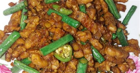 Kebetulan ada sisa tempe, jadi saya orek aja pakai kacang panjang ada sisa teri juga, saya cemplungin sekalian aja daah 😀 jangan lupa nasi angetnya yaaa ~~ 😋 Resep Orek Tempe Kacang : Kering Tempe Pedas Orek Tempe ...
