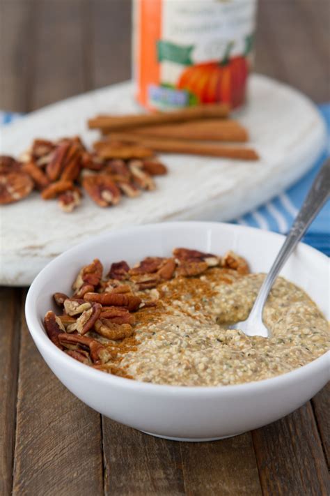 An easy step by step tutorial on how to make overnight oats notes. Pumpkin Spice Latte Keto Overnight "Oats" | Healthful Pursuit