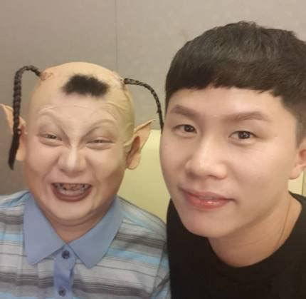 Jun 29, 2021 · 분장 제대로 해 말 안하면 누군지 모를 것 같은 새 작품 속 남배우 정체 정현태 기자 hyeontae@insight.co.kr 입력 : 오늘자 박나래 분장 : 네모판