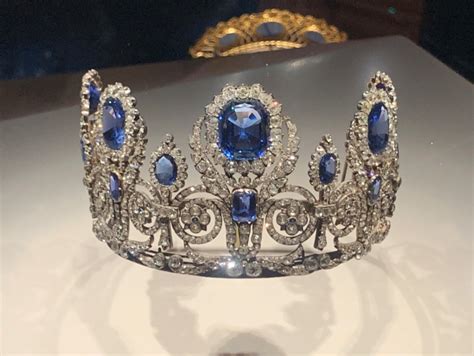 Les Bijoux Et Diamants De La Couronne De France