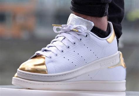580 x 580 jpeg 96 кб. Gold-Toe adidas Stan Smiths Are Releasing Soon - SneakerNews.com