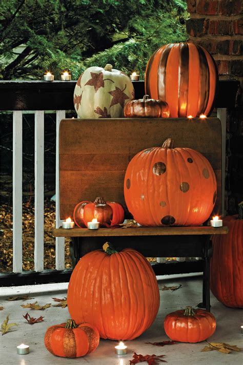 The set comes with three brushes, 12 colors, and 36 stencils to help you create the look you want. 47 Fun, Easy Ways to Paint Your Pumpkins This Halloween ...