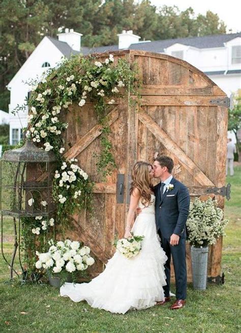 10 Rustic Old Door Wedding Decor Ideas If You Love Outdoor Country