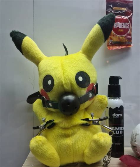 Esse pikachu tá estranho Pokémon Amino