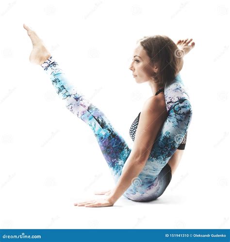 Yoga Practicante Hermosa De La Mujer Joven En El Fondo Blanco Foto De Archivo Imagen De