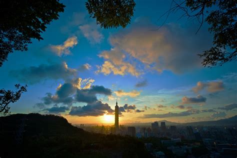 Taipei Taiwan Skyline And Sunset Sunset Over Taipei Cit Flickr