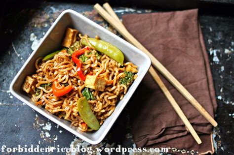 Vegetable Chow Mein With Tofu