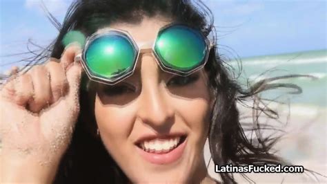 Perforando A Latina En Bikini En La Playa Eporner
