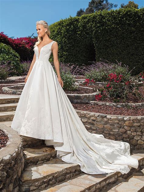 Casablanca Bridal 2372 Sample Wedding Dress Save 47 Stillwhite