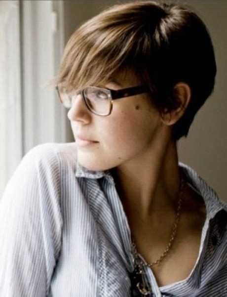 Hairstyles For Women With Glasses