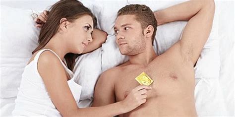 Posisi Seks Terbaik Saat Bercinta Menggunakan Kondom