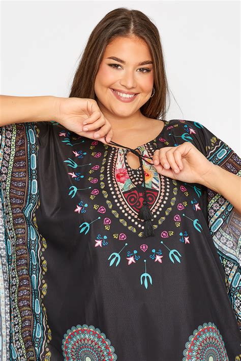 Plus Size Oversized Blouse Met Aztec Print And Strikdetail In Zwart