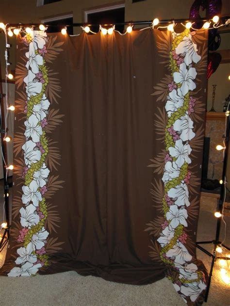 Table decoration ideas for parties. Assembled photo booth back-drop!: | Hawaiian party theme ...