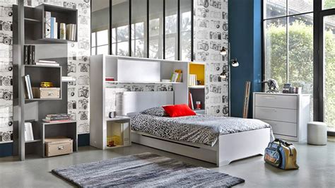 Déco chambre fille ado personnalisée avec le nom au mur. image de chambre ado