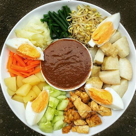 Cara menyemai benih pare agar tumbuh serempak jika benih sudah berkecambah, benih bisa langsung ditanam kelahan. Sering Disangka Sama, Ini Bedanya Lotek dan Gado-Gado