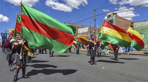 Bolivia Celebra En El Día De La Bandera Los Tiempos