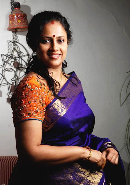Latest Movies Gallery Aunty Lakshmi Ramakrishnan New Hot Pics