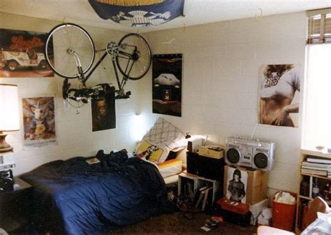 Cool Photos Show What Bedrooms Of Teenagers Looked Like In The 1980s In 2021 Cool Dorm Rooms