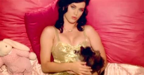 I Kissed A Girl Katy Perrys Most Memorable Music Video Looks Us