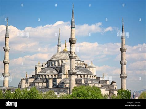 La Famosa Mezquita Azul En Estambul Turqu A Fotograf A De Stock Alamy