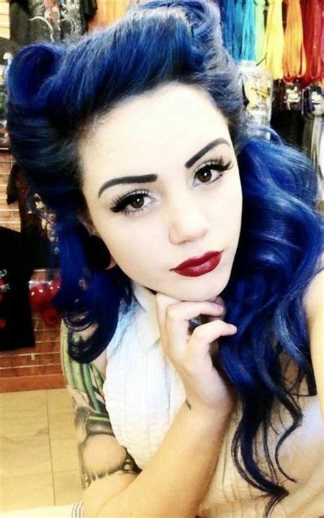 If your hair is frizzy, give it a spritz of. 1001 + Ideas for Rockabilly Hair: Inspired from the 50's!