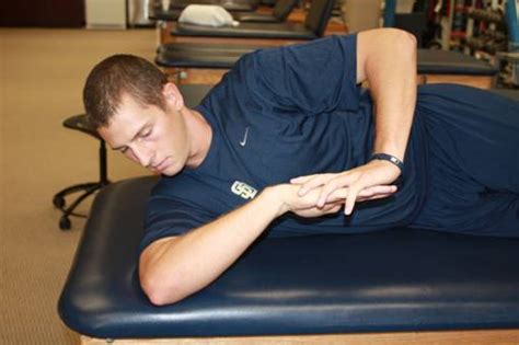It doesn't have to be. » Mobilisation en rotation interne (sleeper stretch)