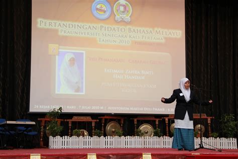 Oleh rabiatul adawiyah koh abdullah adawiyah.koh@utusan.com.my. Sekolah Menengah Arab Laki-Laki Hassanal Bolkiah: SMALHB ...