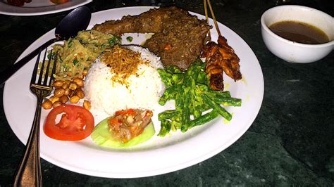 With so much incredible produce thriving in bali's tropical climate, you're in for a real foodie treat here! Five places for best local food in Bali - That Indian Couple