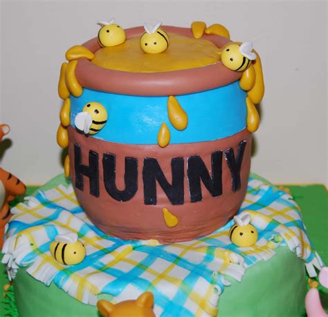 Find amazing winnie the pooh cake and cupcakes decorating ideas. Leelees Cake-abilities: Winnie the Pooh Honey Pot Cake