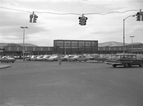 Rutland liegt im zentrum des rutland countys und westlich der green mountains im breiten tal des otter creeks. Rutland, Vermont, 1970, part 2 | Vermont, Rutland vermont ...