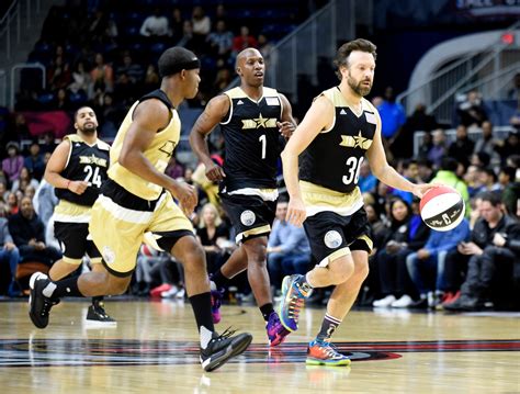 Jason Sudeikis Lights Up The NBA All Star Celebrity Game The