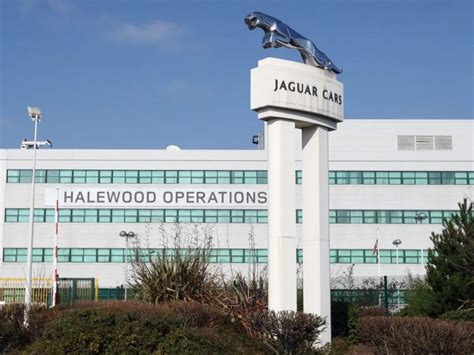 Jaguar Land Rover Anuncia Investimento Para Acelerar Plano De Eletrifica O