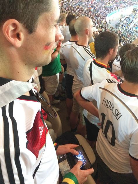 zuschauer beim finale deutschland gegen argentinien fußball wm 2014 brasilien creative