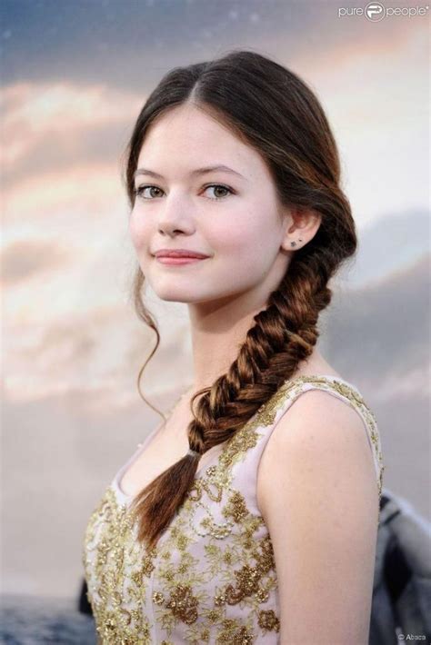 30 Mackenzie Foy Nude Pictures Make Her A Successful Lady The Viraler