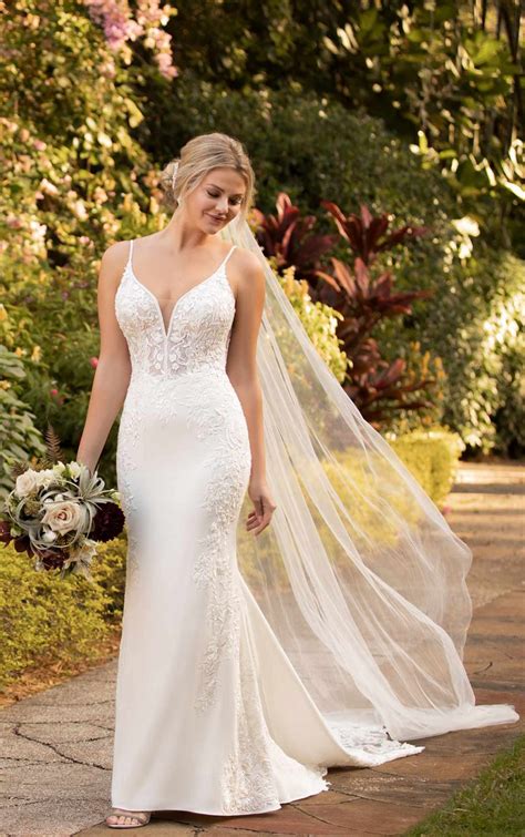 Das günstigste brautkleid aus tüll bester qualität erhältlich. Sexy Etui-Hochzeitskleid mit geformter Schleppe | Essense ...