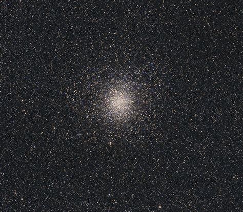 Globular Cluster Messier M22 Ngc 6656 Sky And Telescope Sky