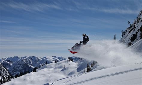 Located right on the channel in the heart of sicamous, b.c., moose mulligan's public eatery believes that good food brings people together. Sledding in Sicamous | SnoRiders