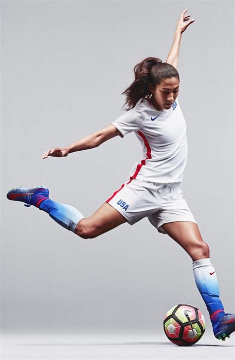 Uswnt Fans Photo Soccer Poses Football Reference Football Poses