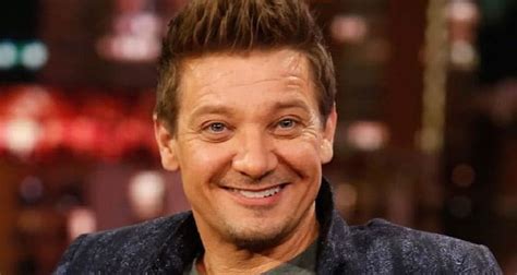 Jeremy Renner Bio Jun 2023 Net Worth Wikipedia Parents Age Wife