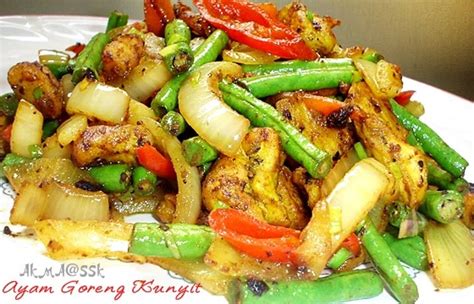 Masakan yang sudah sangat umum dijumpai khususnya di indonesia. Ayam Goreng Kunyit | Singgahsana Kitchen