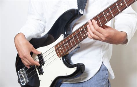 How To Play Bass Guitar Essential Beginners Guide Music Grotto