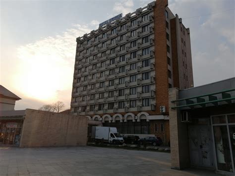 Bu bölgelerde yaşayan kişilerin kurallara uyması. Angajat DSP depistat băut, azi noapte, la un centru de carantină | Vrancea24