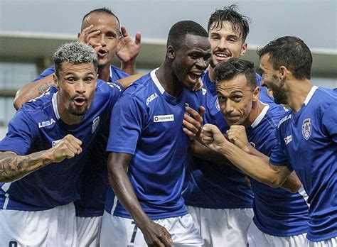 Academica arouca benfica ii casa pia chaves cova piedade covilha estoril feirense leixoes mafra penafiel porto ii ud oliveirense varzim vilafranquense viseu vizela. CD Feirense comienza arrasando - Futbol Portugues desde España