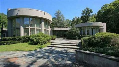 photos of the former home of whitney houston in mendham new jersey abc7 new york