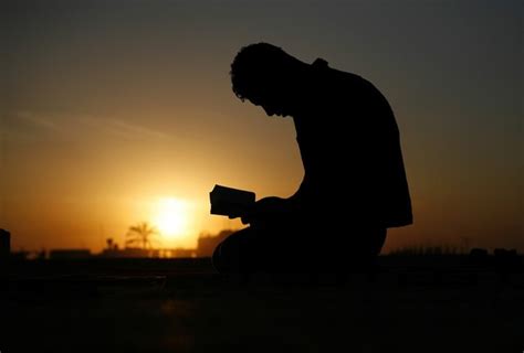 Gambar Orang Berdoa Gambar Terbaru Terbingkai
