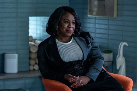 In Treatment Uzo Aduba Digs Deep In Return Of Hbo Therapy Drama